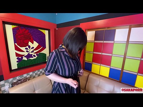 ❤️ O le tama'ita'i Iapani e lapopo'a ona susu e masturbate i meata'alo feusua'iga ma e iai lona tu'aiga. Na ia talanoa i se faatalanoaga e uiga i lona aafiaga fucking. Su'e tetele ma pusi fulufulua o lo'o tagi leotele. Osakaporn ❤ Na'o le porn ☑