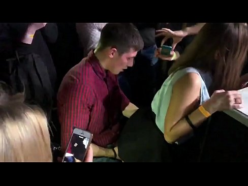 ❤️ Feusuaiga moni i se fale kalapu a Rusia. O le teine ​​Rusia e 18-tausaga le matua i totonu o le anus ma le va'a na fusu i totonu o se fale kalapu ❤ Na'o le porn ☑